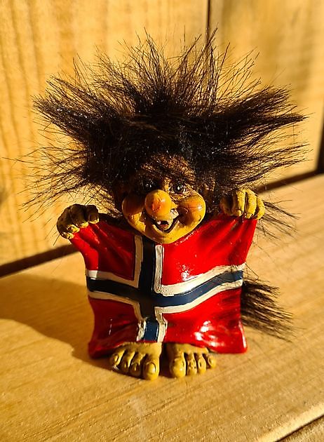 Noorse trol met brede vlag - Truckinterieur De Regt