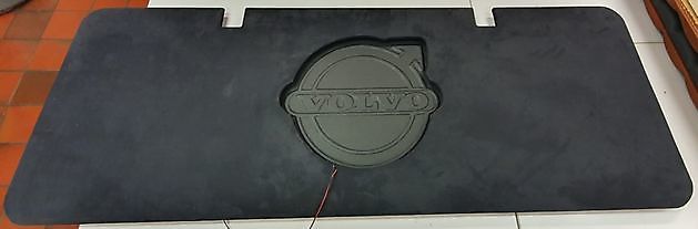 Volvo bedplaat stof met verlicht logo - Truckinterieur De Regt